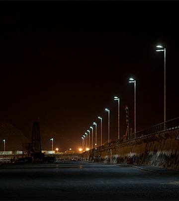 Walking path at High Tech Campus lighted up with Philips outdoor lighting to increase safety in the night
